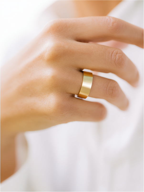 files/arsene2544_An_outdoor_close_up_shot_of_a_white_womans_hand_gr_534ff264-6436-4dd2-81bc-3760e1eeb400_3_1.png